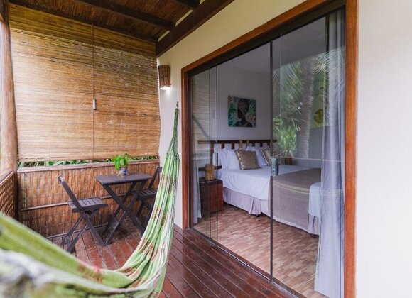Suíte Duplo Standard – Harmonia e Conforto com Vista para o Jardim