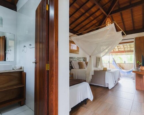 Suíte Duplo Deluxe – Vista, Espaço e Aconchego no Alto da Paz